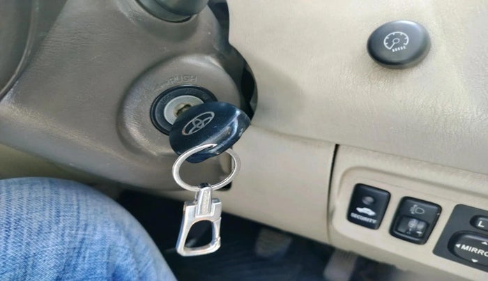 2010 Toyota Innova V 2.5 8 STR, Diesel, Manual, 2,83,476 km, interior