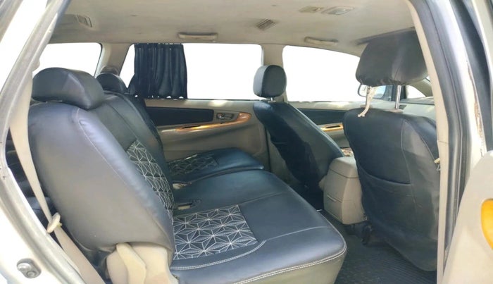 2010 Toyota Innova V 2.5 8 STR, Diesel, Manual, 2,83,476 km, interior