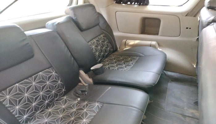 2010 Toyota Innova V 2.5 8 STR, Diesel, Manual, 2,83,476 km, interior