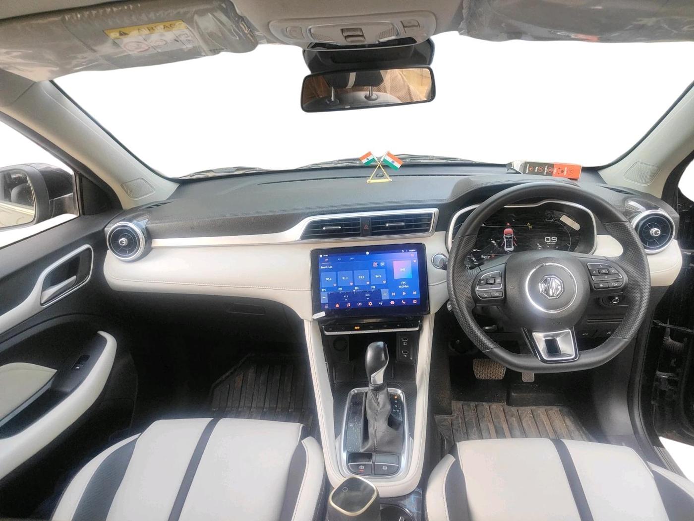 2024 MG ASTOR Select 1.5 CVT (Ivory), Petrol, Automatic, 9,215 km, interior