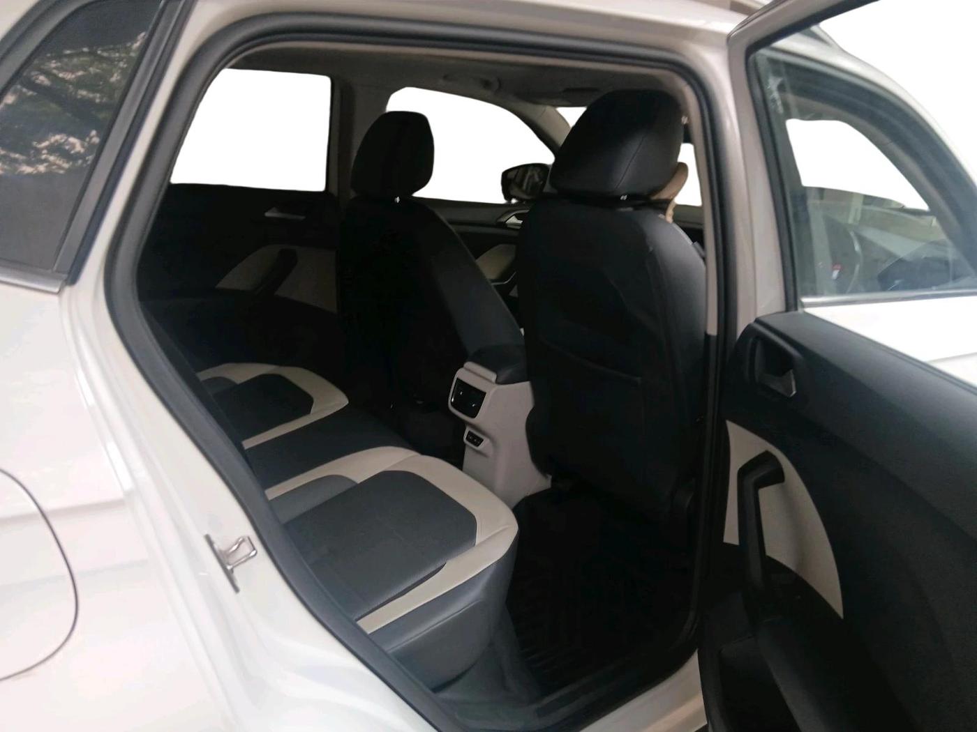 2022 Volkswagen TAIGUN TOPLINE 1.0 TSI AT, Petrol, Automatic, 46,331 km, interior