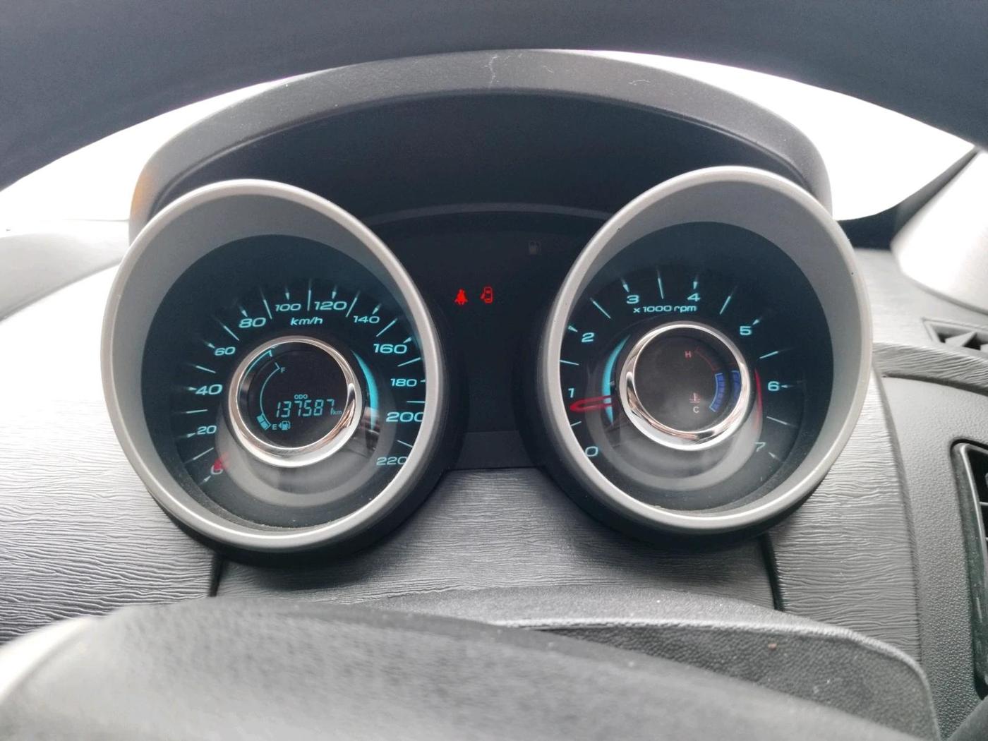 2018 Mahindra XUV500 W6, Diesel, Manual, 1,37,587 km, interior