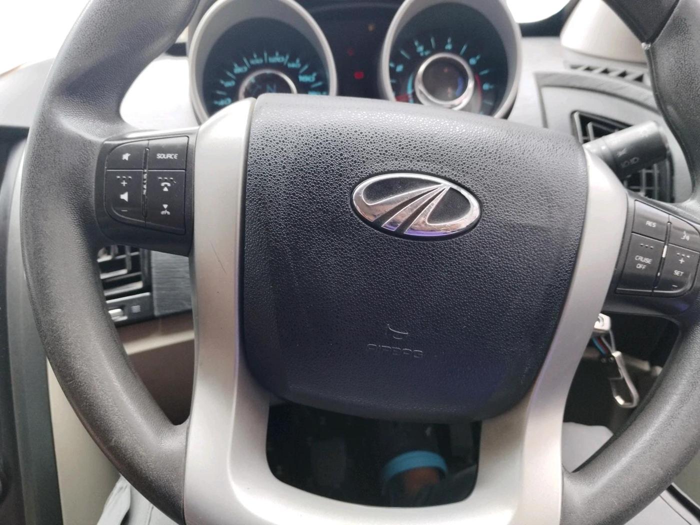 2018 Mahindra XUV500 W6, Diesel, Manual, 1,37,587 km, interior