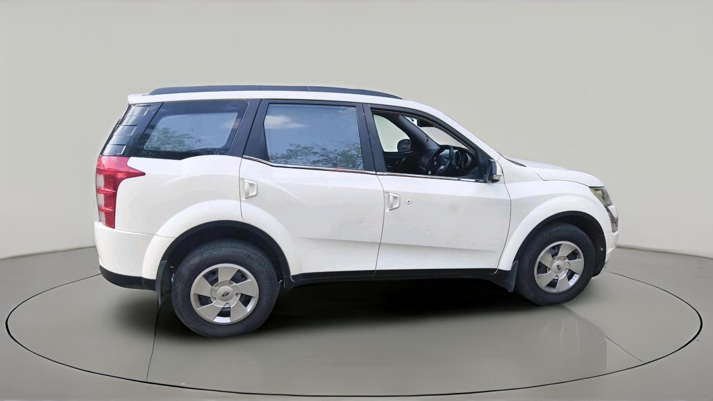 2017 Mahindra XUV500 W6, Diesel, Manual, 92,628 km, exterior