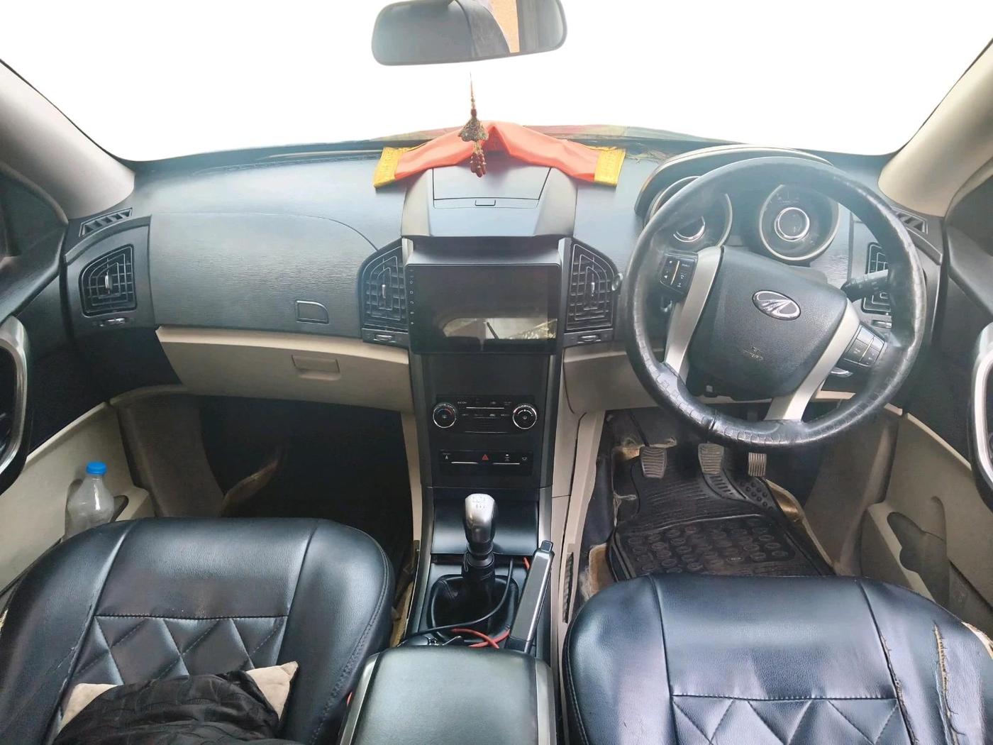 2017 Mahindra XUV500 W6, Diesel, Manual, 92,628 km, interior