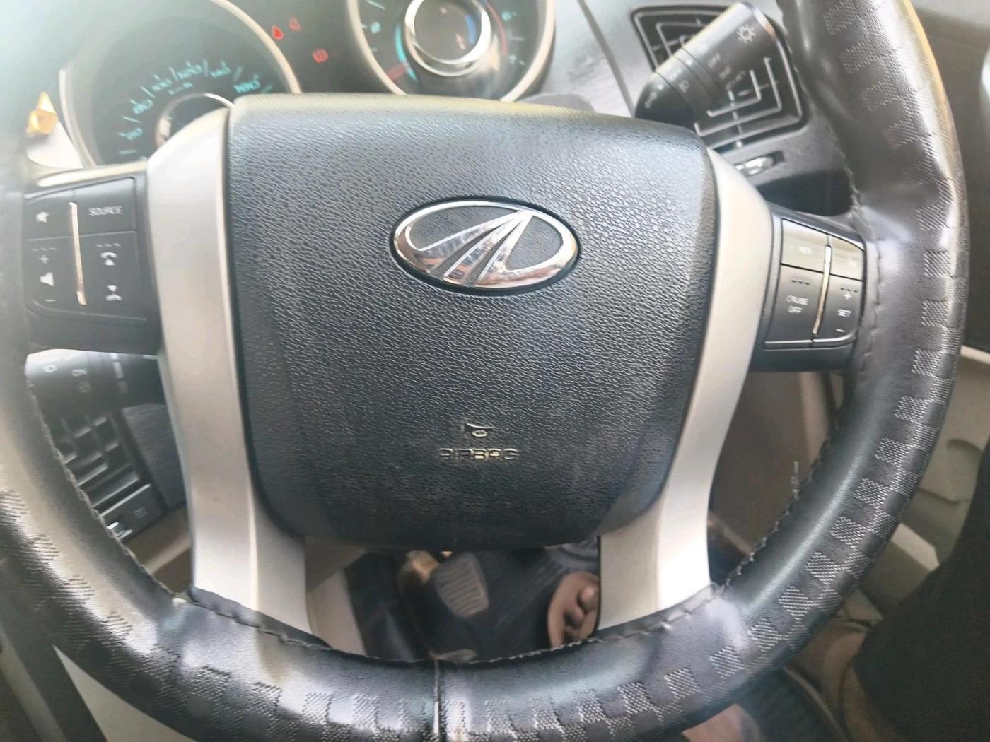 2017 Mahindra XUV500 W6, Diesel, Manual, 92,628 km, interior