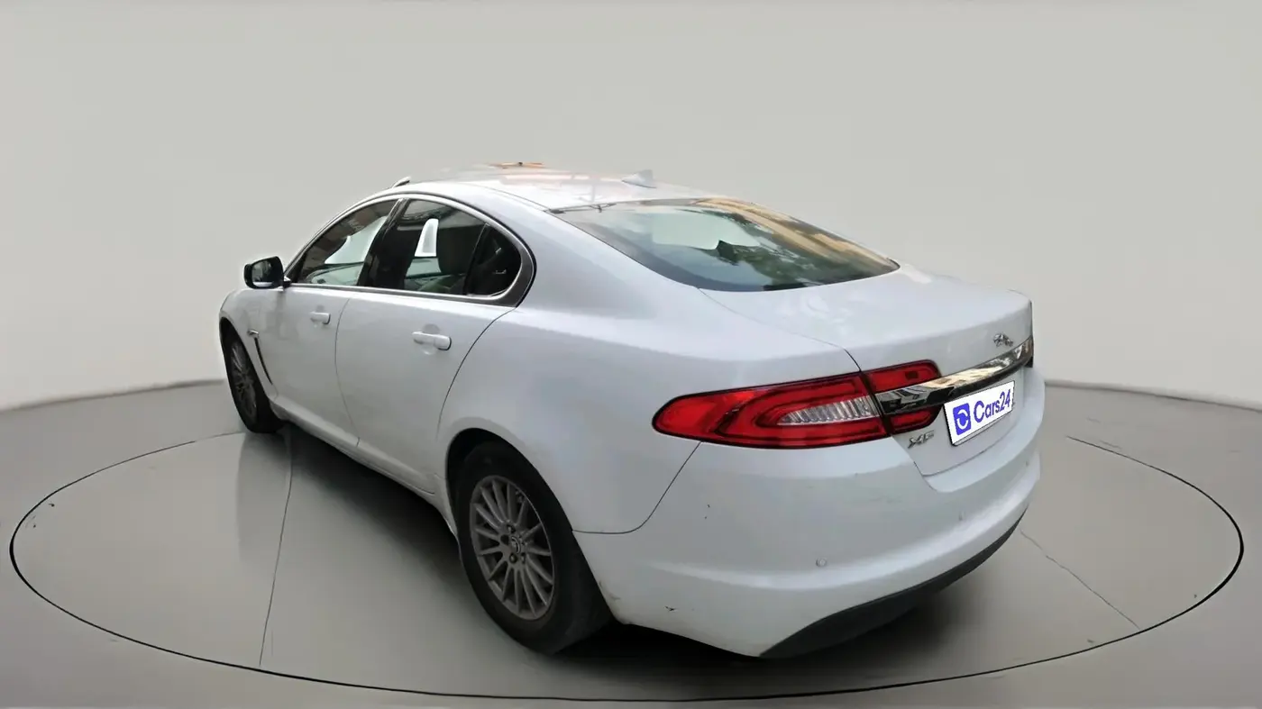 2013 Jaguar XF 2.2 DIESEL, Diesel, Automatic, 1,28,062 km, exterior