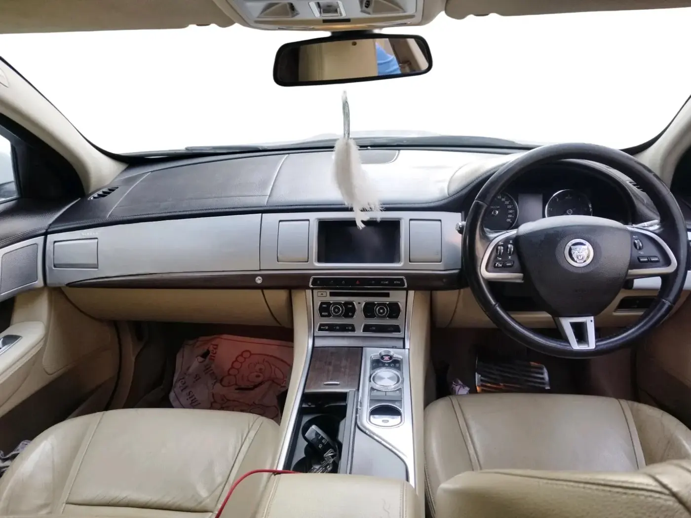 2013 Jaguar XF 2.2 DIESEL, Diesel, Automatic, 1,28,062 km, interior
