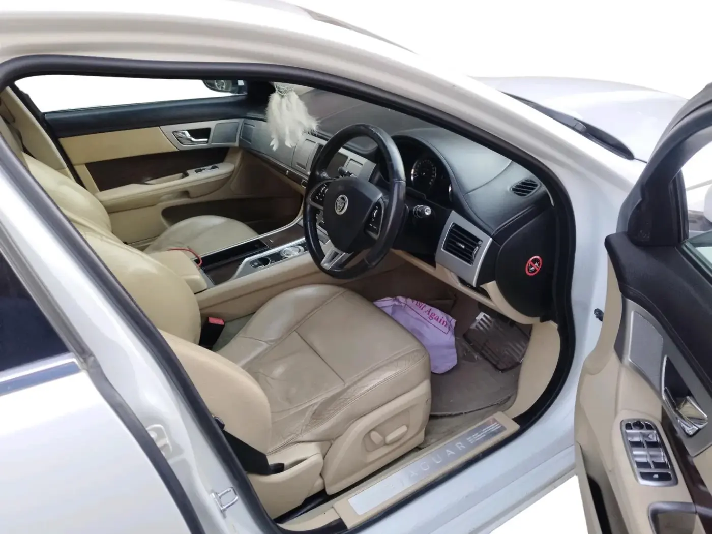 2013 Jaguar XF 2.2 DIESEL, Diesel, Automatic, 1,28,062 km, interior