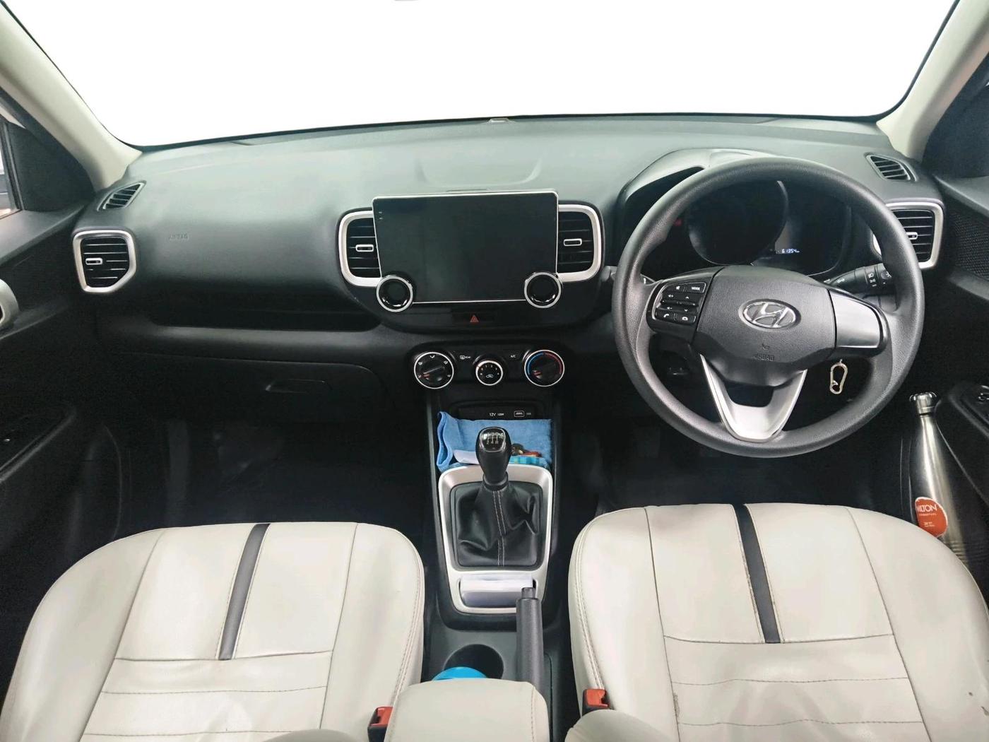 2022 Hyundai VENUE S 1.2, Petrol, Manual, 61,354 km, interior