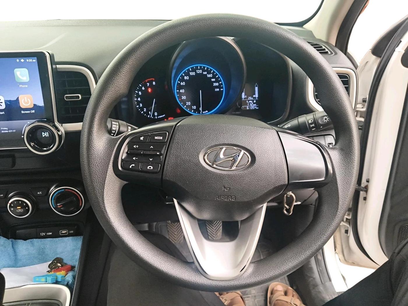 2022 Hyundai VENUE S 1.2, Petrol, Manual, 61,354 km, interior