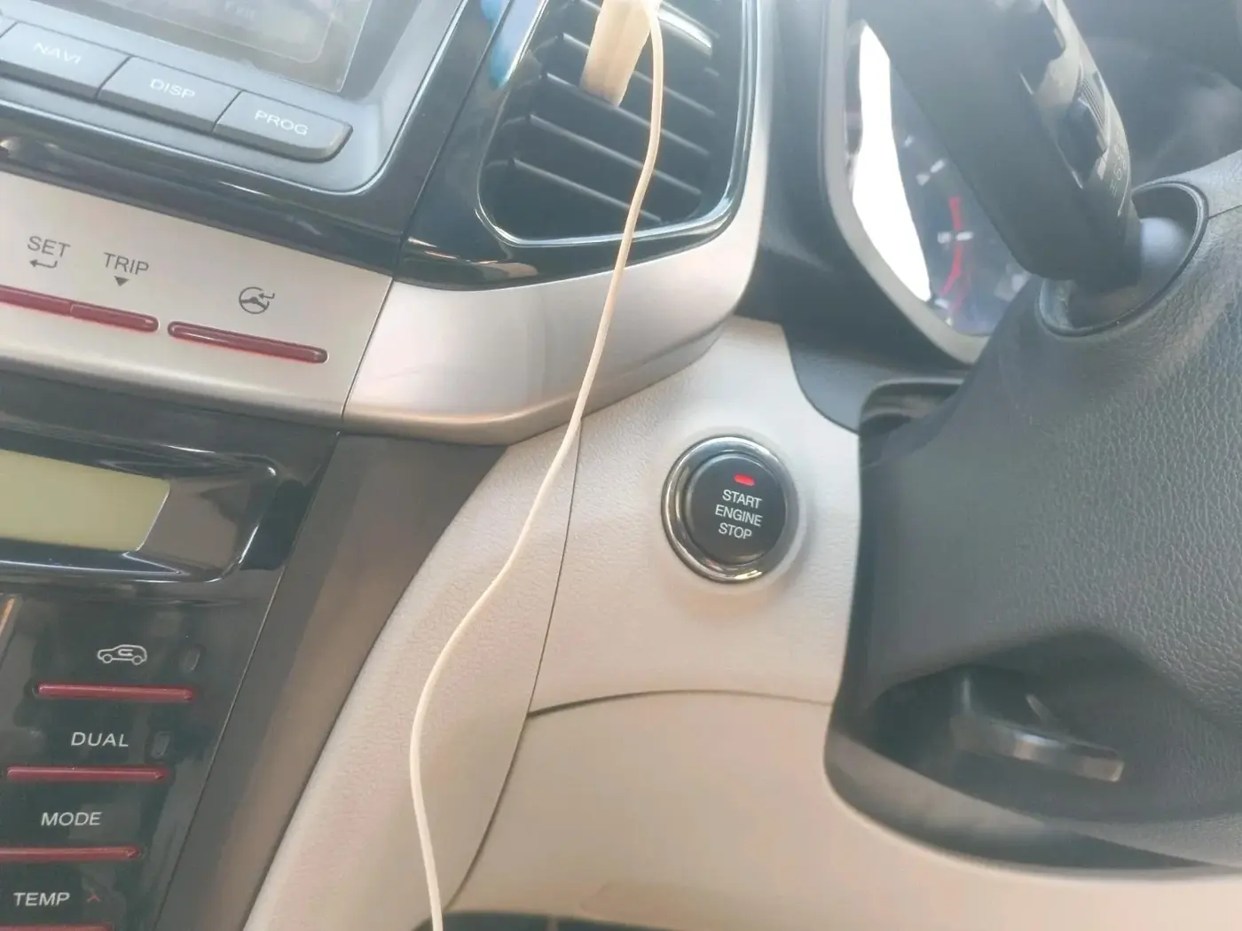 2020 Mahindra XUV300 W8 (O) 1.5 DIESEL, Diesel, Manual, 95,531 km, interior