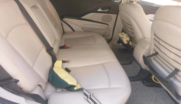 2020 Mahindra XUV300 W8 (O) 1.5 DIESEL, Diesel, Manual, 95,531 km, interior