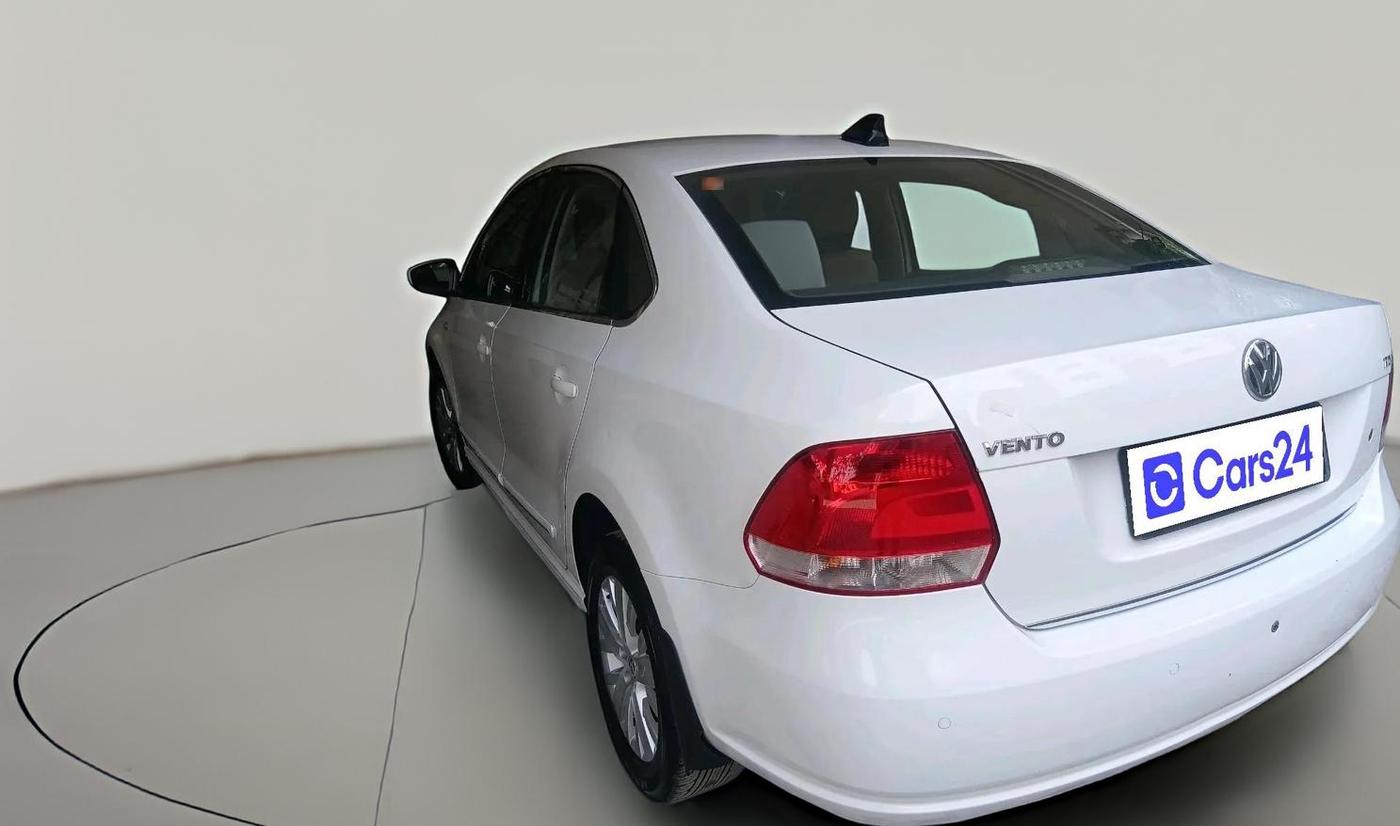 2015 Volkswagen Vento HIGHLINE 1.5 AT, Diesel, Automatic, 1,24,044 km, exterior