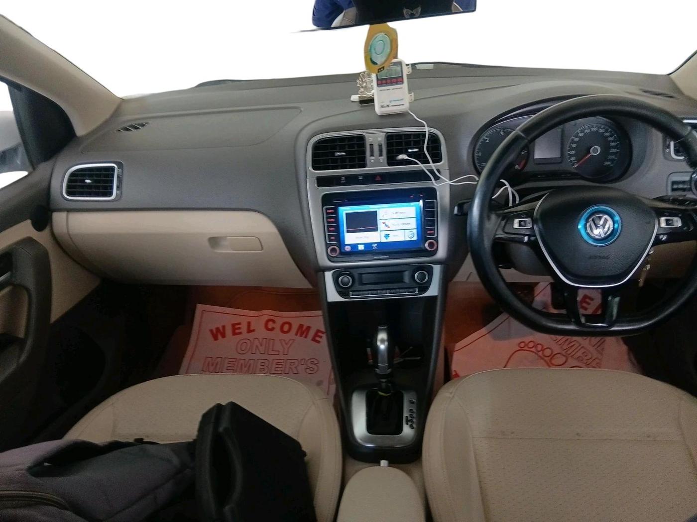 2015 Volkswagen Vento HIGHLINE 1.5 AT, Diesel, Automatic, 1,24,044 km, interior
