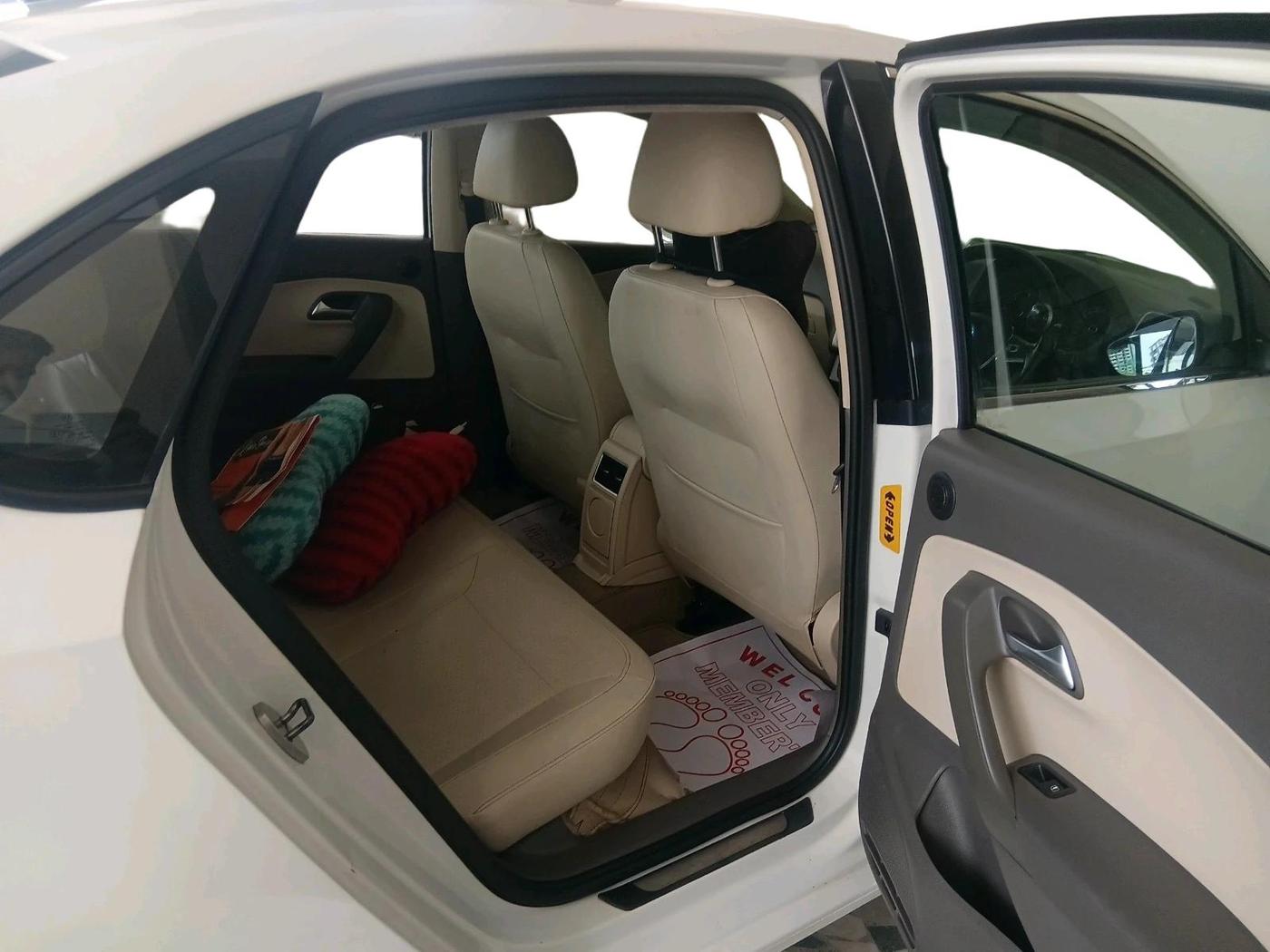 2015 Volkswagen Vento HIGHLINE 1.5 AT, Diesel, Automatic, 1,24,044 km, interior