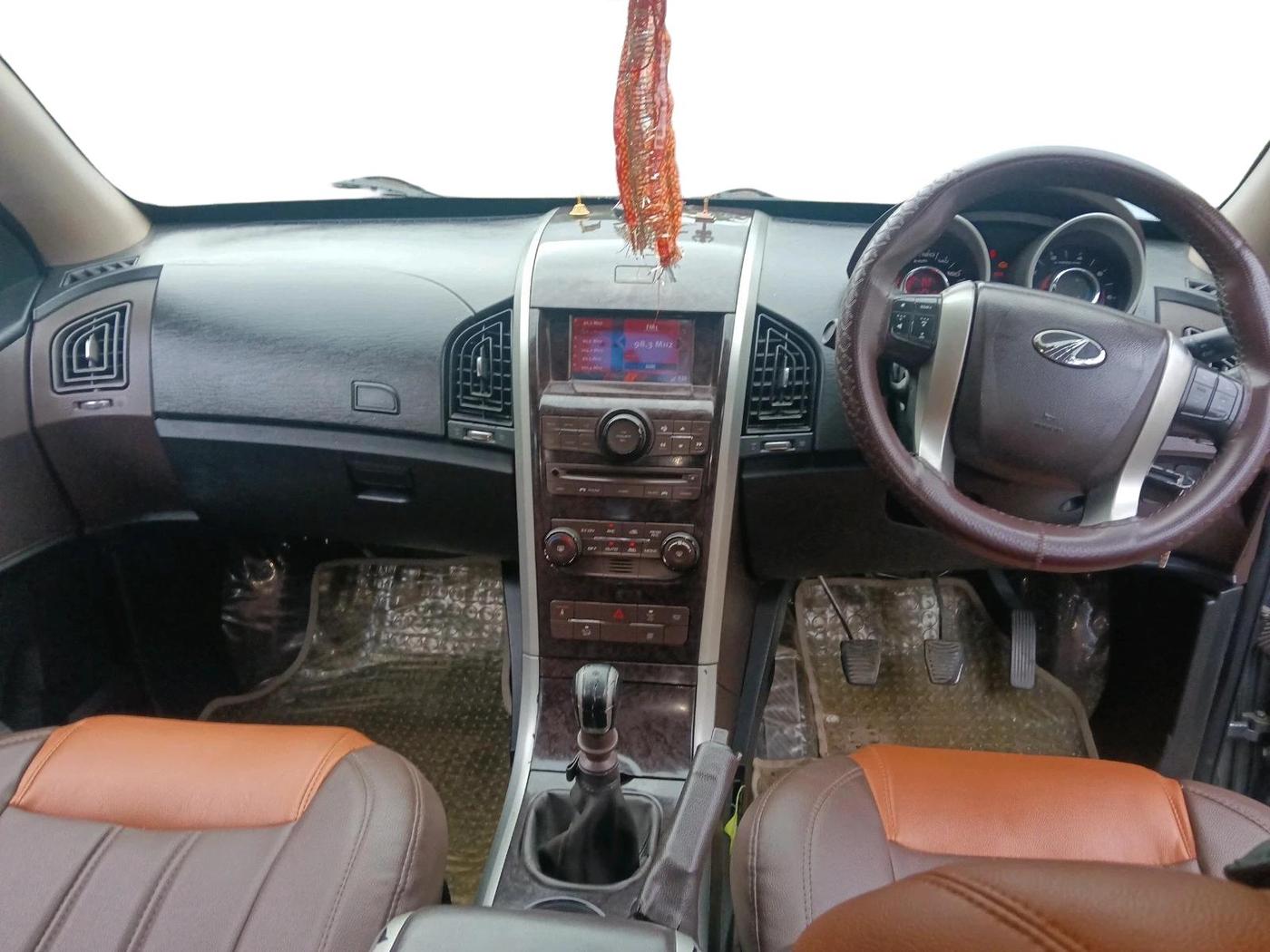 2013 Mahindra XUV500 W8, Diesel, Manual, 1,35,319 km, interior