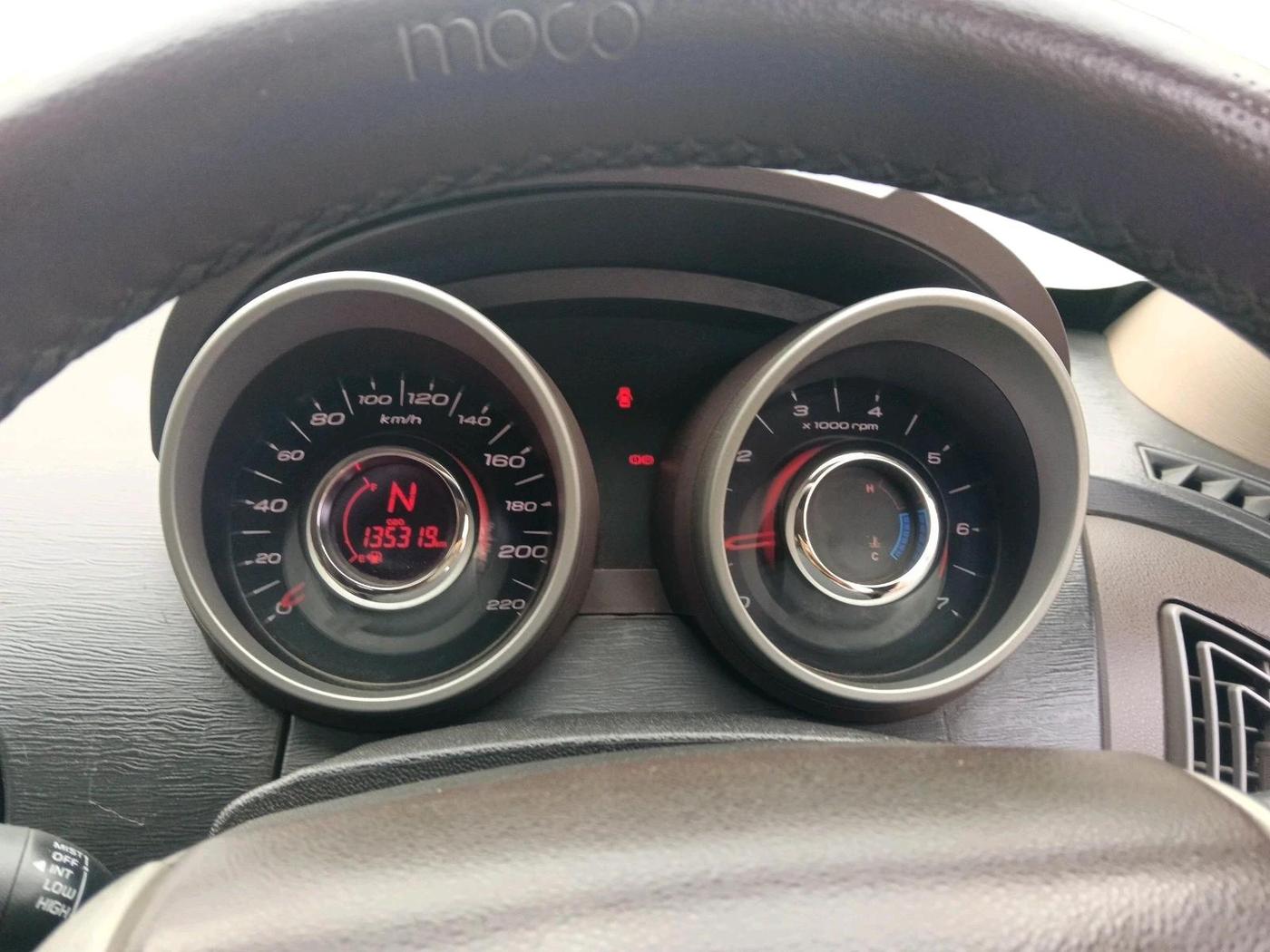 2013 Mahindra XUV500 W8, Diesel, Manual, 1,35,319 km, interior