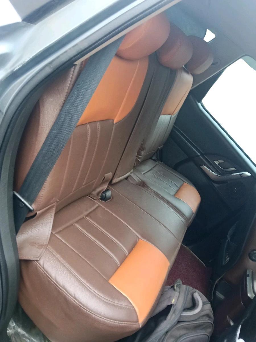 2013 Mahindra XUV500 W8, Diesel, Manual, 1,35,319 km, interior
