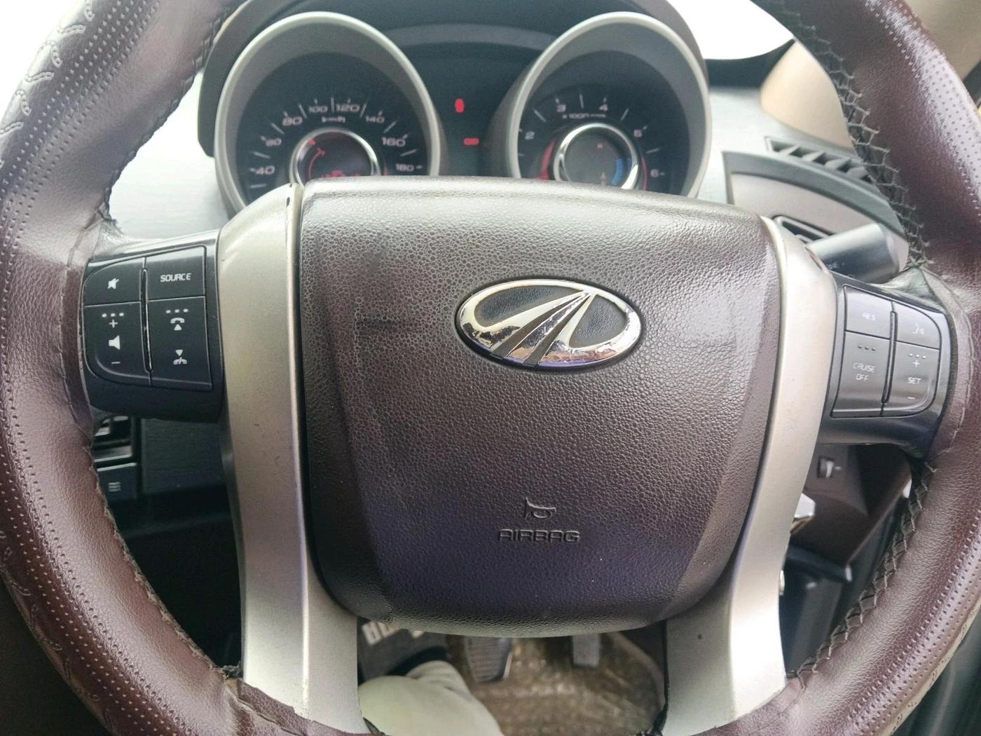 2013 Mahindra XUV500 W8, Diesel, Manual, 1,35,319 km, interior