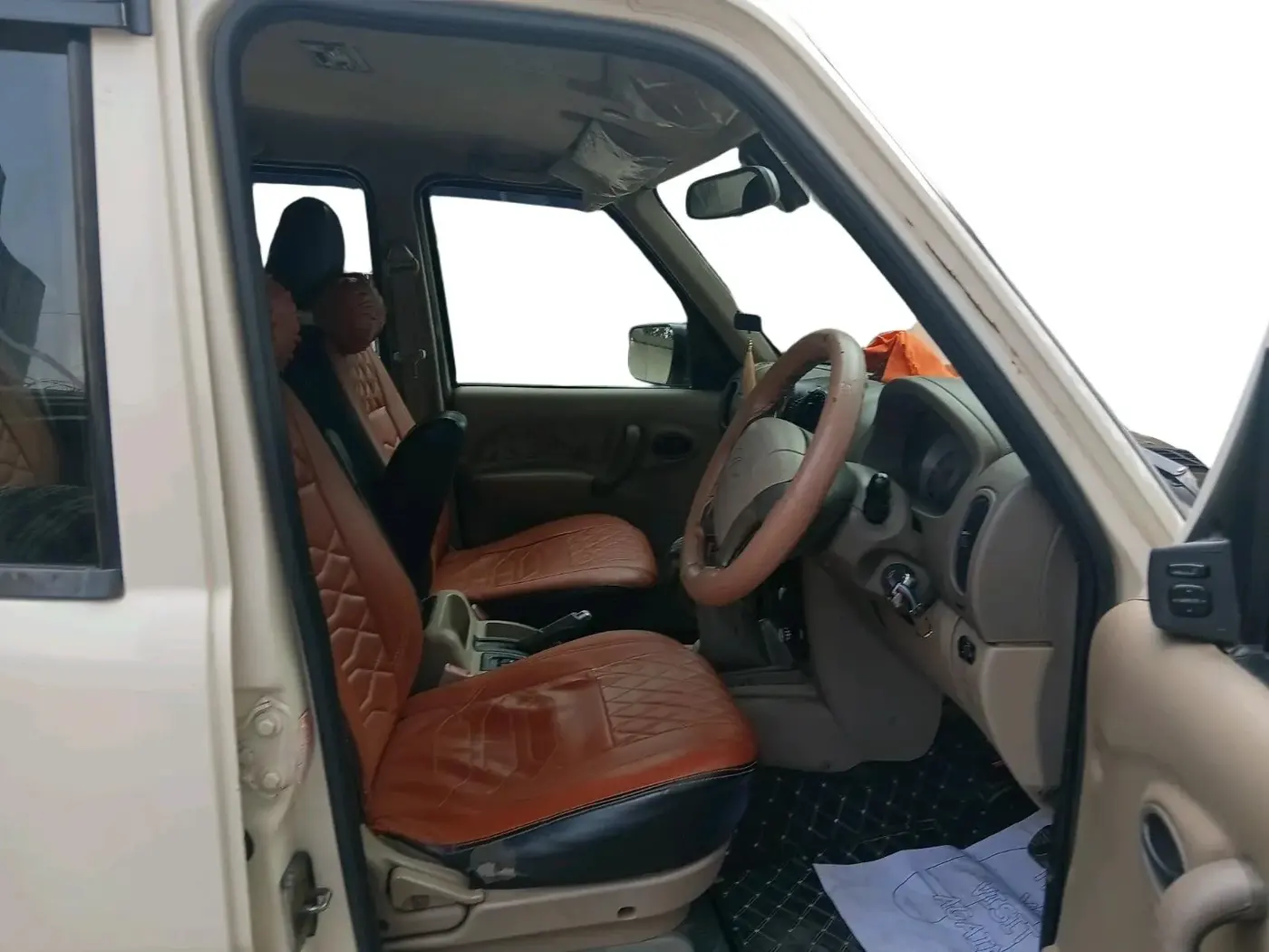 2010 Mahindra Scorpio VLX 2WD AIRBAG BS-III, Diesel, Manual, 1,77,546 km, interior