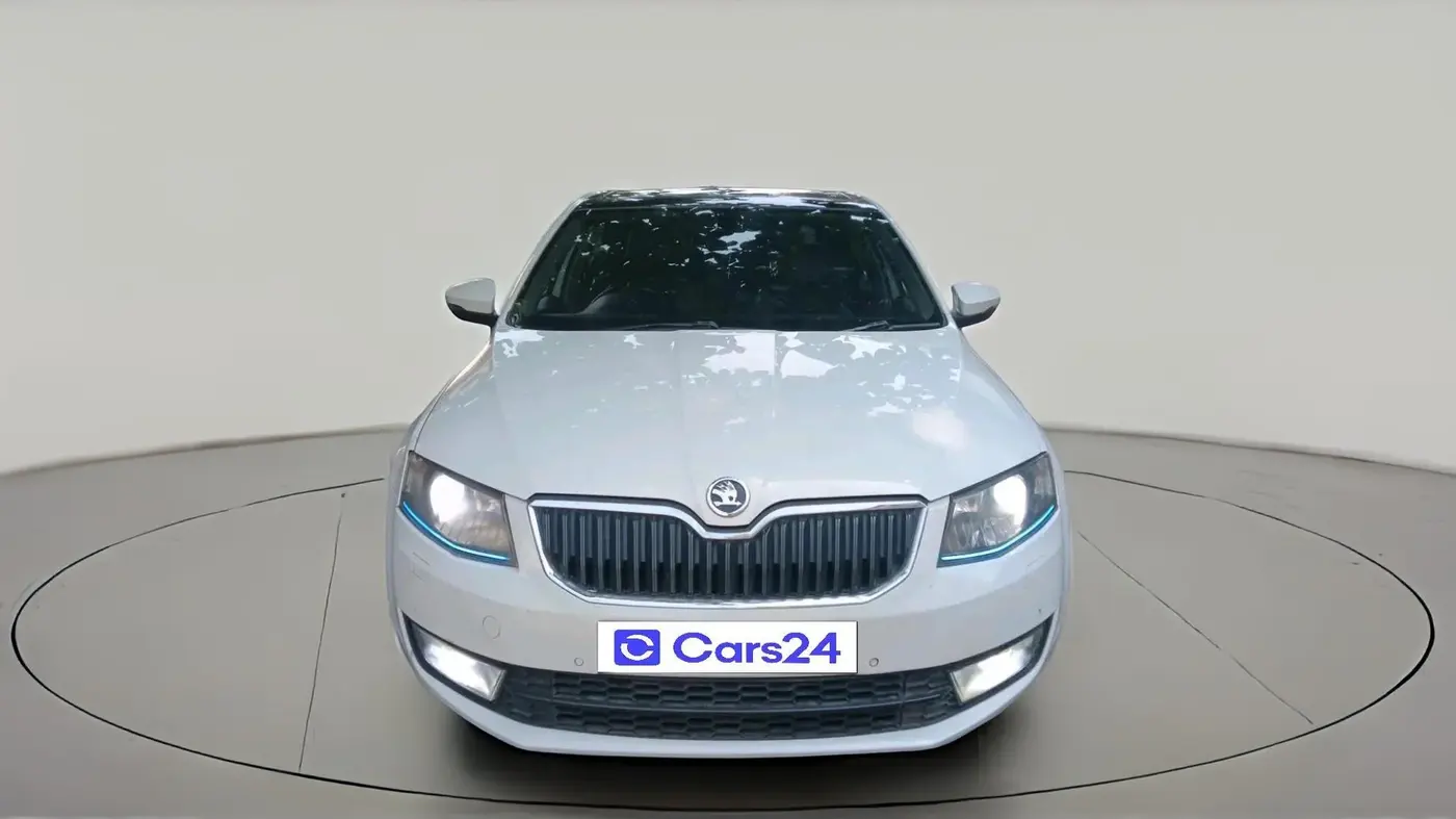 2015 Skoda Octavia ELEGANCE 2.0 TDI AT, Diesel, Automatic, 1,73,698 km, exterior