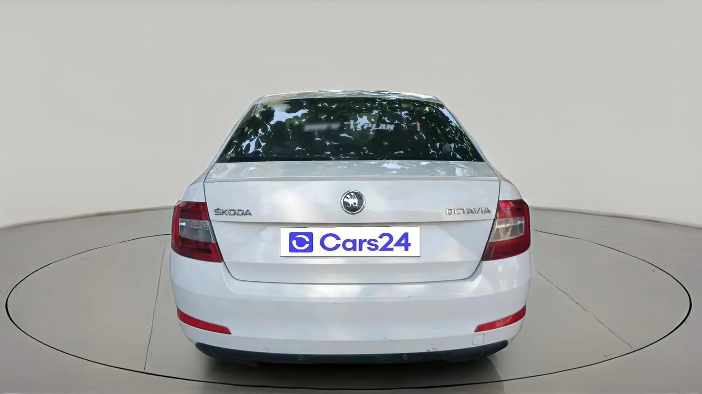 2015 Skoda Octavia ELEGANCE 2.0 TDI AT, Diesel, Automatic, 1,73,698 km, exterior