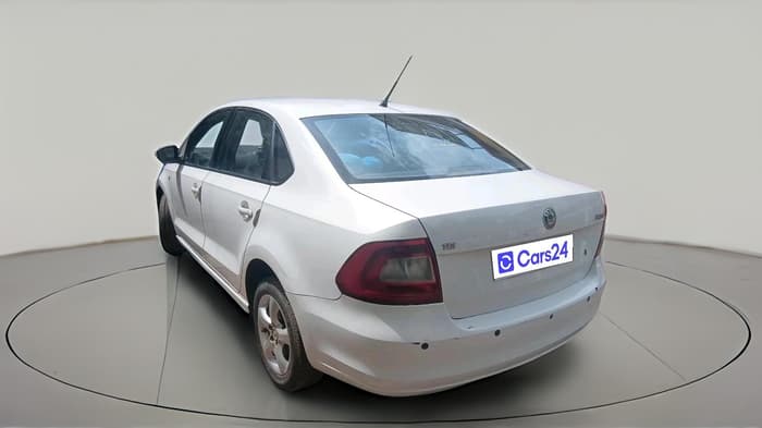 2013 Skoda Rapid ELEGANCE 1.6 TDI CR MT, Diesel, Manual, 1,34,733 km, exterior