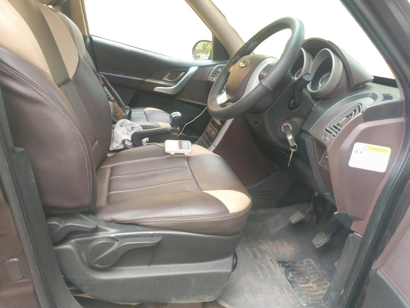 2014 Mahindra XUV500 W8, Diesel, Manual, 97,457 km, interior