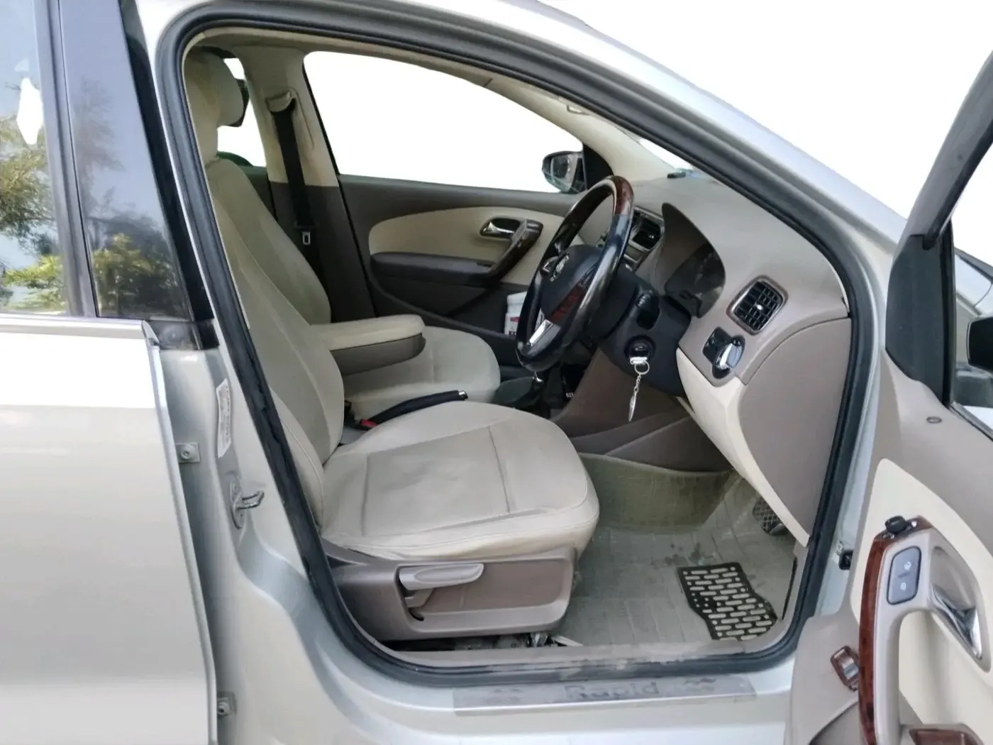 2016 Skoda Rapid 1.5 TDI CR STYLE PLUS AT, Diesel, Automatic, 1,08,379 km, interior
