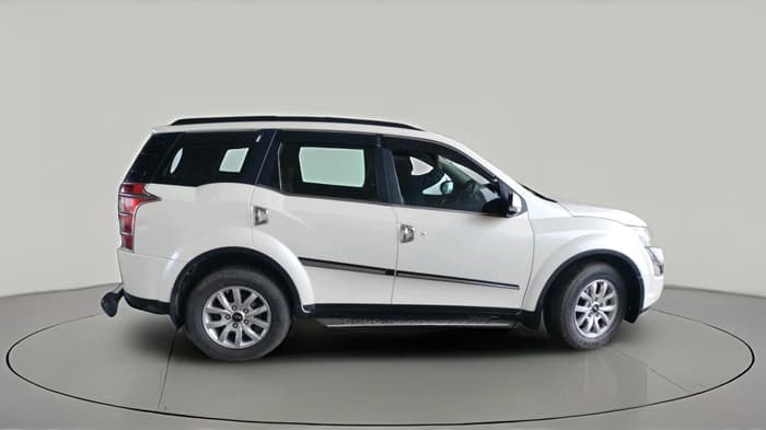 2015 Mahindra XUV500 W10, Diesel, Manual, 1,90,416 km, exterior