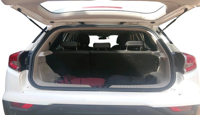 2020 Mahindra XUV300 W8 1.5 DIESEL, Diesel, Manual, 1,07,679 km, exterior