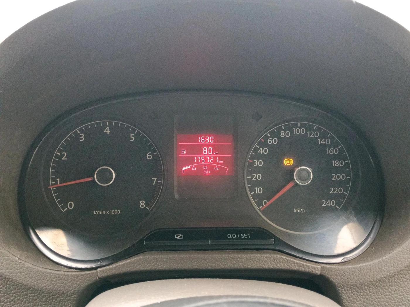 2011 Volkswagen Vento HIGHLINE 1.6 MPI, Petrol, Manual, 1,75,721 km, interior