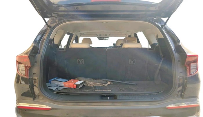 2022 KIA CARENS LUXURY PLUS 1.4 PETROL DCT 6 STR, Petrol, Automatic, 14,300 km, exterior