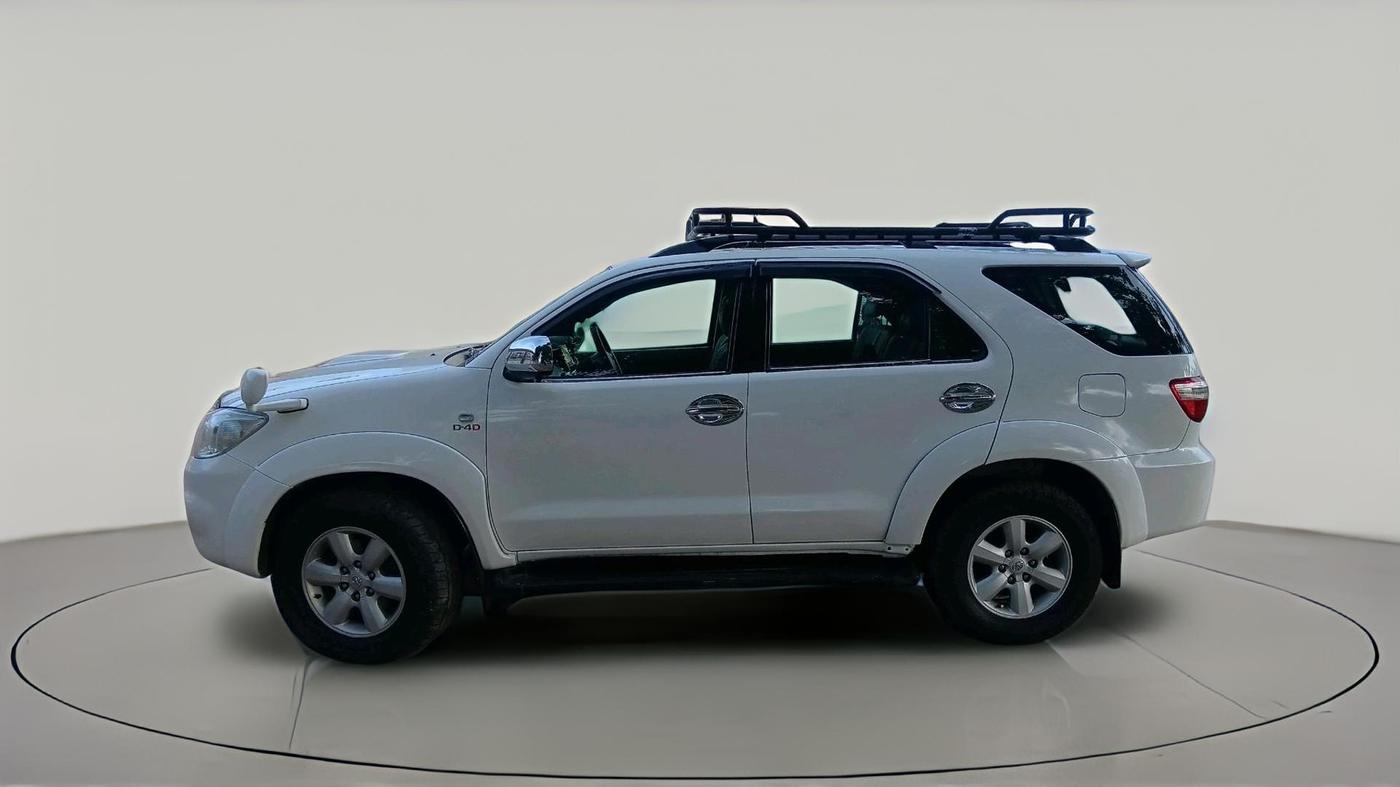 2011 Toyota Fortuner 3.0 4X4 MT, Diesel, Manual, 3,63,373 km, exterior