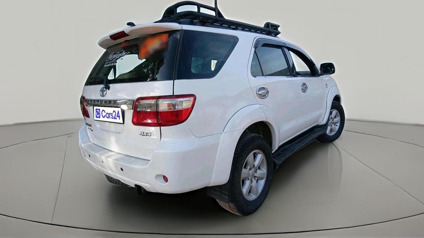2011 Toyota Fortuner 3.0 4X4 MT, Diesel, Manual, 3,63,373 km, exterior
