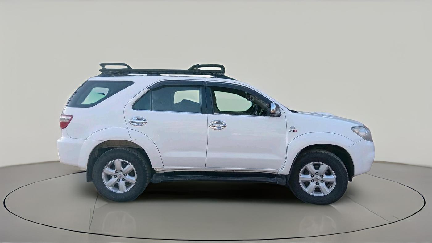 2011 Toyota Fortuner 3.0 4X4 MT, Diesel, Manual, 3,63,373 km, exterior