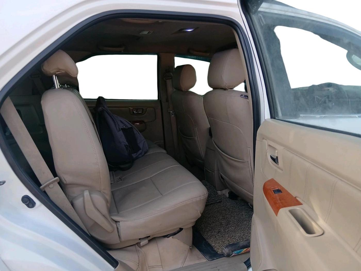2011 Toyota Fortuner 3.0 4X4 MT, Diesel, Manual, 3,63,373 km, interior