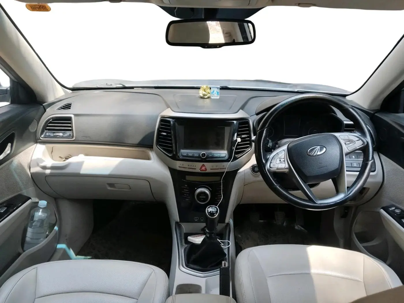 2019 Mahindra XUV300 W8 (O) 1.5 DIESEL, Diesel, Manual, 1,24,380 km, interior