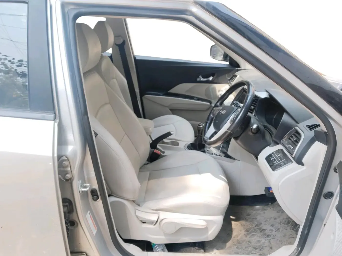 2019 Mahindra XUV300 W8 (O) 1.5 DIESEL, Diesel, Manual, 1,24,380 km, interior