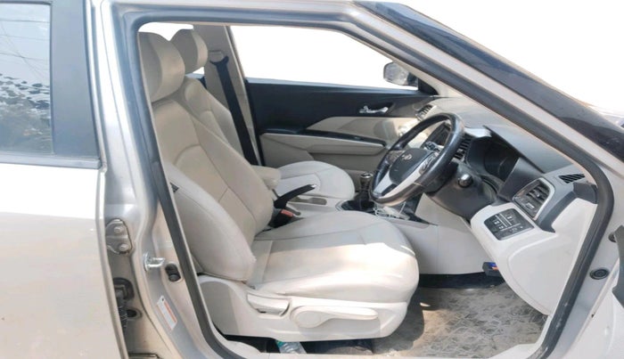 2019 Mahindra XUV300 W8 (O) 1.5 DIESEL, Diesel, Manual, 1,24,380 km, interior