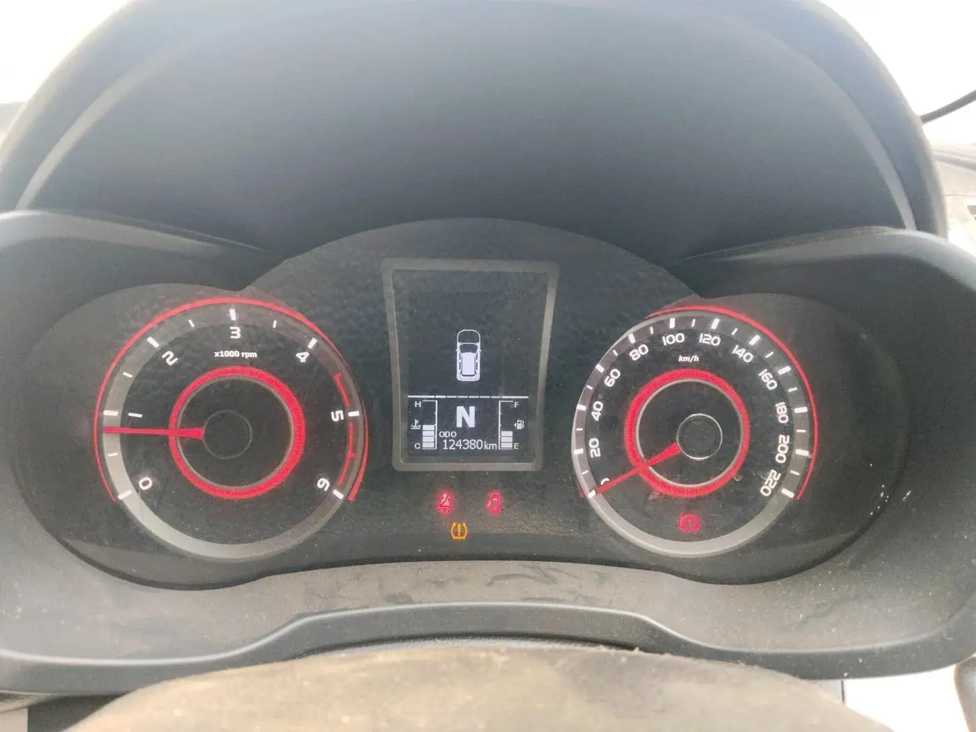 2019 Mahindra XUV300 W8 (O) 1.5 DIESEL, Diesel, Manual, 1,24,380 km, interior
