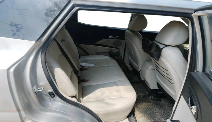 2019 Mahindra XUV300 W8 (O) 1.5 DIESEL, Diesel, Manual, 1,24,380 km, interior