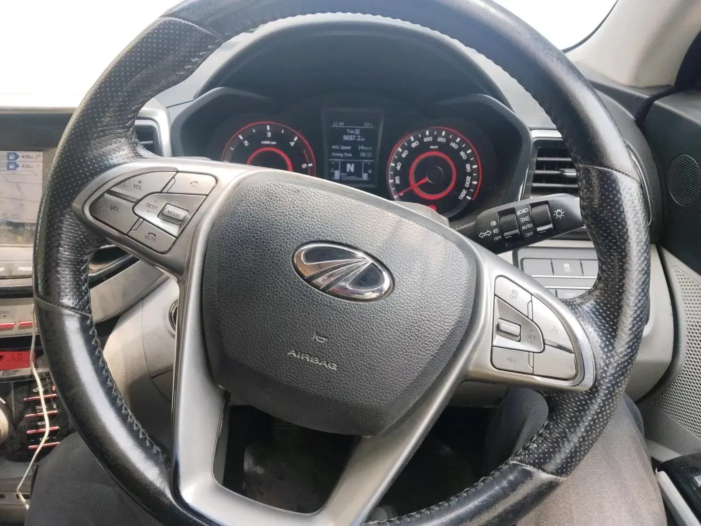 2019 Mahindra XUV300 W8 (O) 1.5 DIESEL, Diesel, Manual, 1,24,380 km, interior