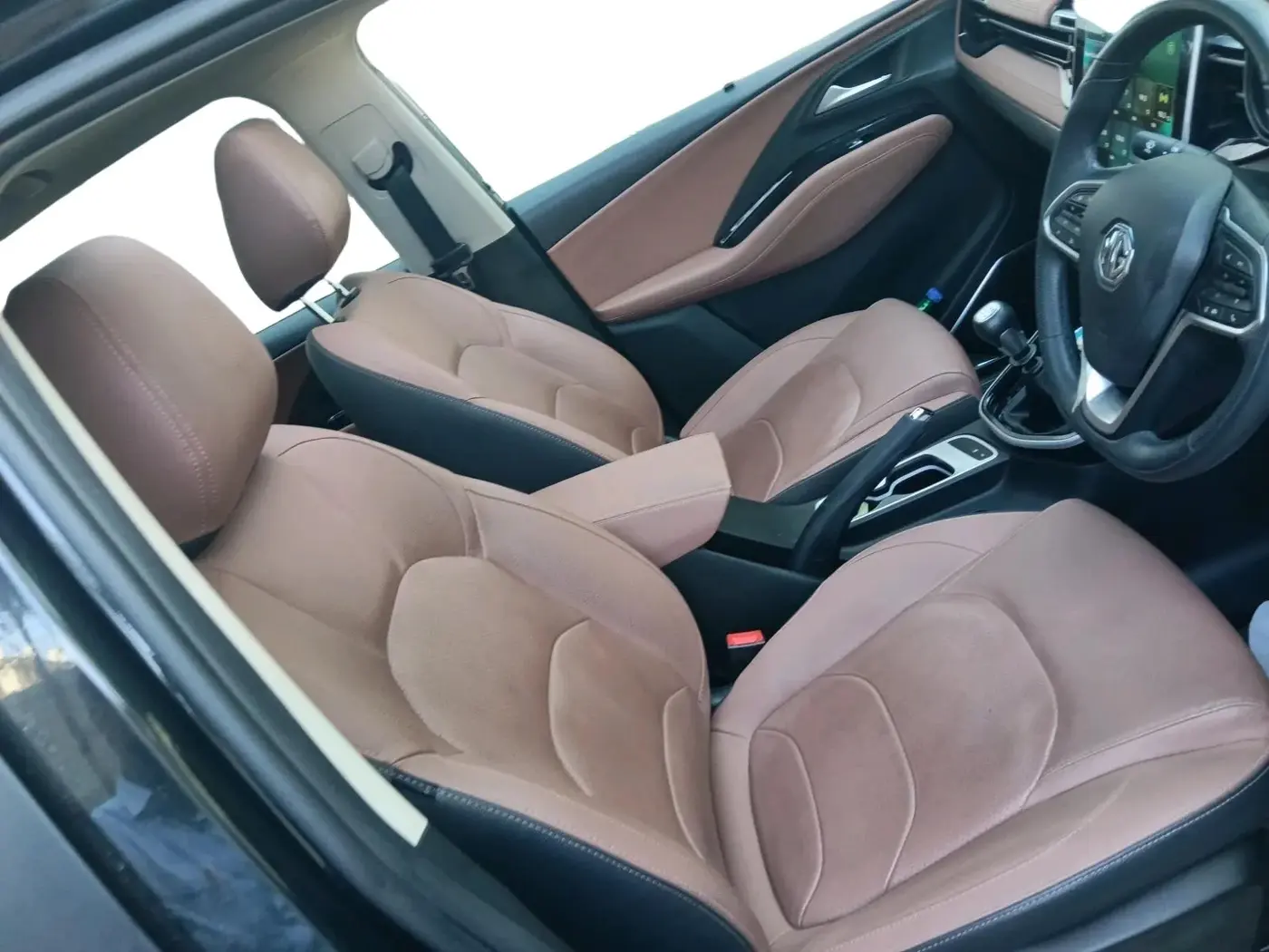 2023 MG HECTOR PLUS SHARP PRO 2.0 TURBO DIESEL 7 STR, Diesel, Manual, 44,705 km, interior