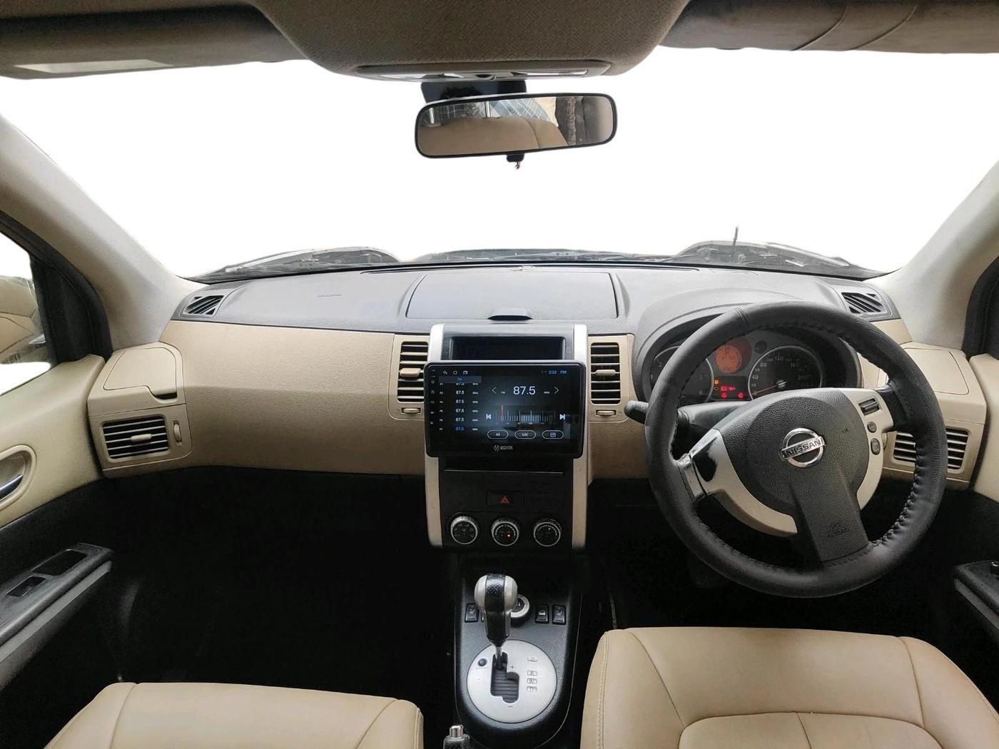 2011 Nissan X Trail SLX AT, Diesel, Automatic, 84,782 km, interior