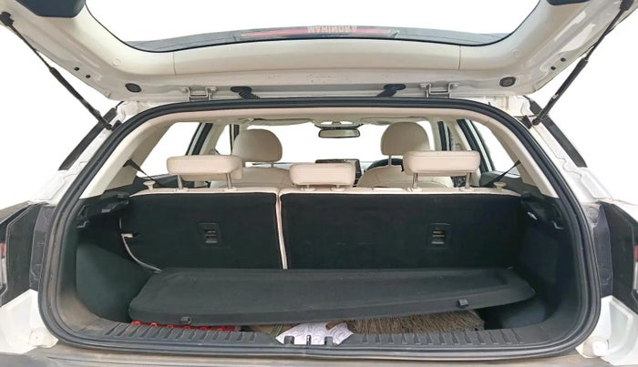 2024 Mahindra XUV 3XO AX7 1.2 TGDi, Petrol, Manual, 13,329 km, exterior