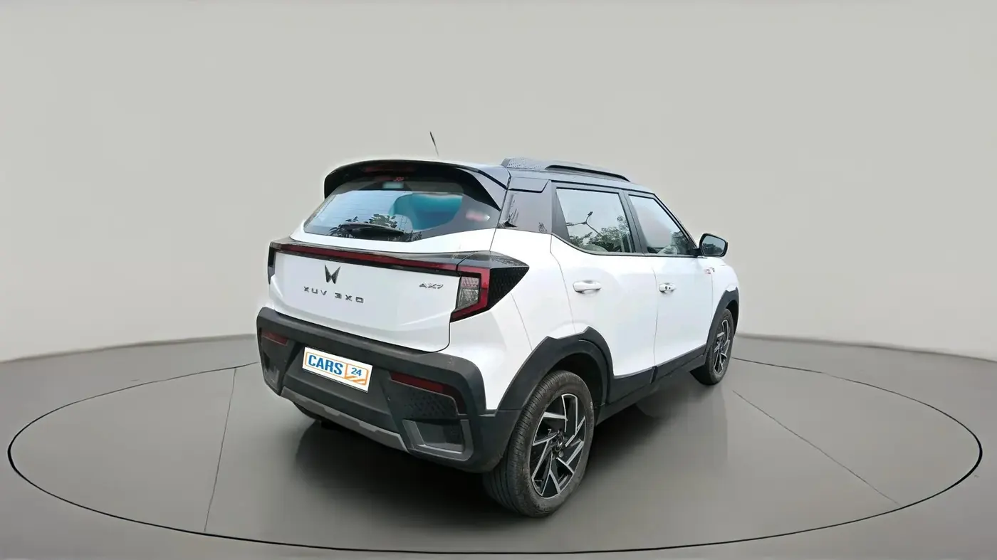2024 Mahindra XUV 3XO AX7 1.2 TGDi, Petrol, Manual, 13,329 km, exterior