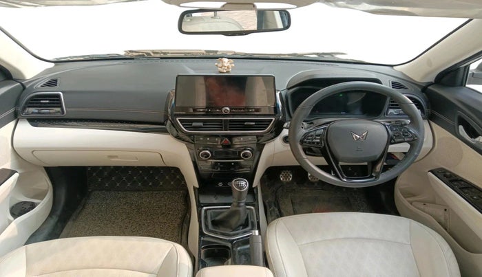 2024 Mahindra XUV 3XO AX7 1.2 TGDi, Petrol, Manual, 13,329 km, interior