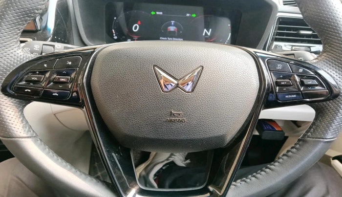 2024 Mahindra XUV 3XO AX7 1.2 TGDi, Petrol, Manual, 13,329 km, interior